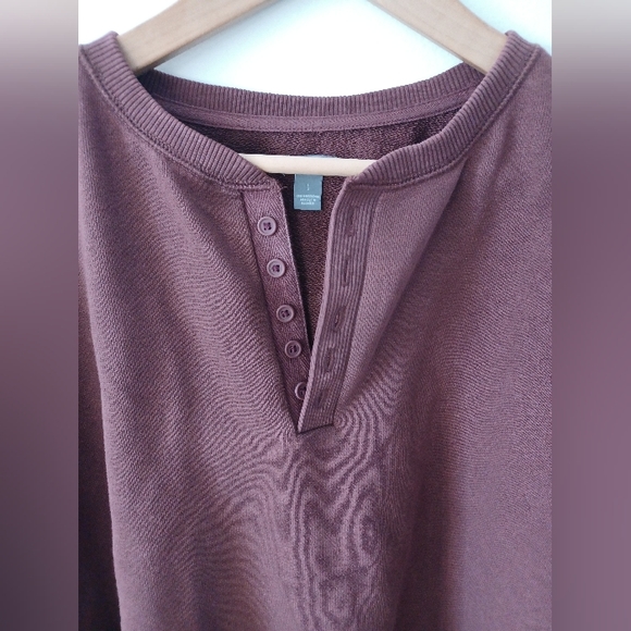 NWoT Aerie Fleece Cropped Henley Neck Sweatshirt in 'Maroon' - Picture 4 of 7